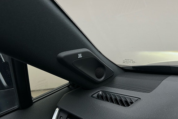 Toyota RAV4 Plug-in Hybrid 25 of 26
