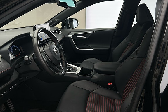 Toyota RAV4 Plug-in Hybrid 10 of 26