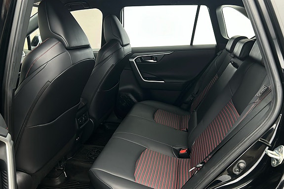 Toyota RAV4 Plug-in Hybrid 13 of 26