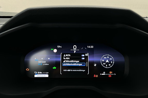 Toyota RAV4 Plug-in Hybrid 22 of 26