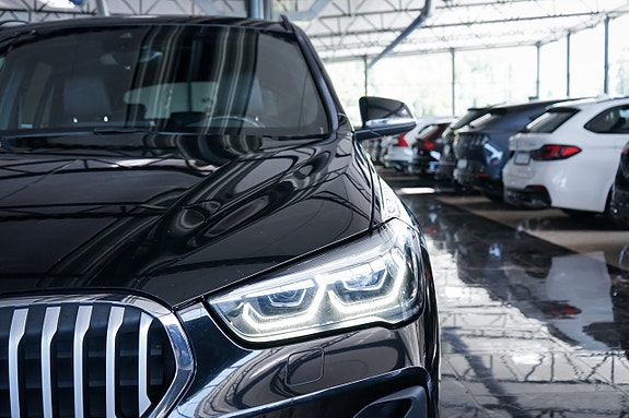 BMW X1 4 of 5