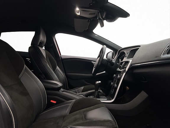 Volvo V40 24 of 30