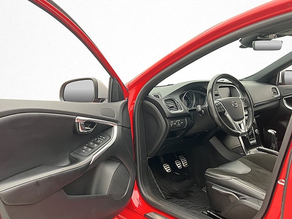 Volvo V40 11 of 30
