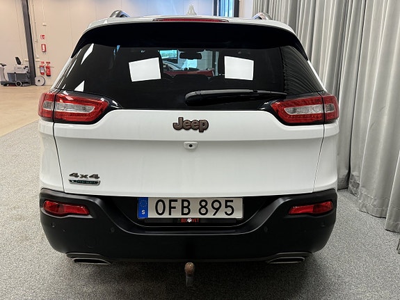 Jeep Cherokee 6 of 16