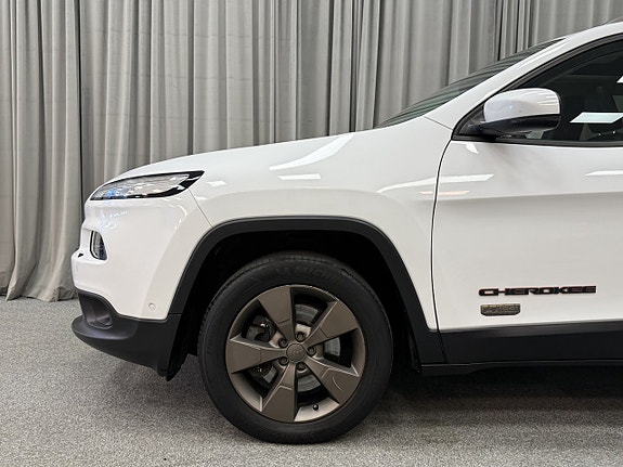 Jeep Cherokee 4 of 16