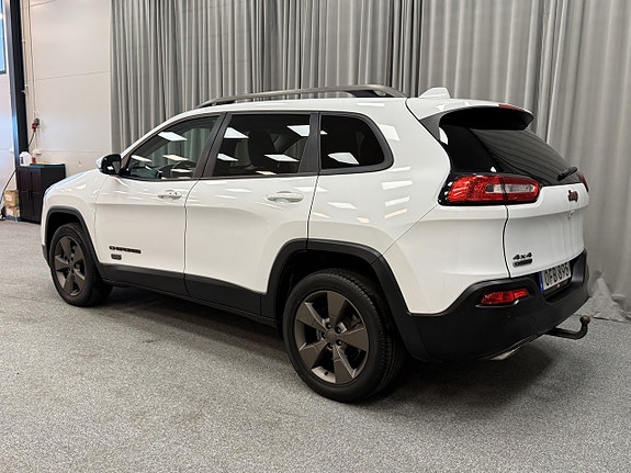 Jeep Cherokee 3 of 16