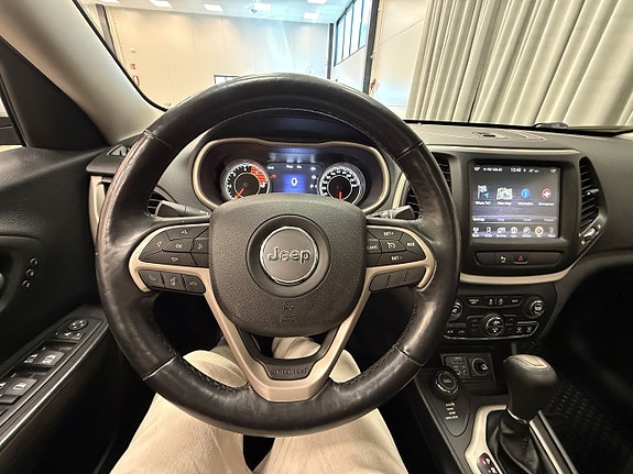 Jeep Cherokee 16 of 16