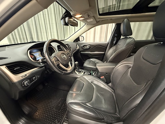 Jeep Cherokee 8 of 16