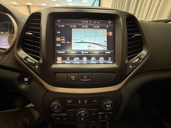 Jeep Cherokee 13 of 16
