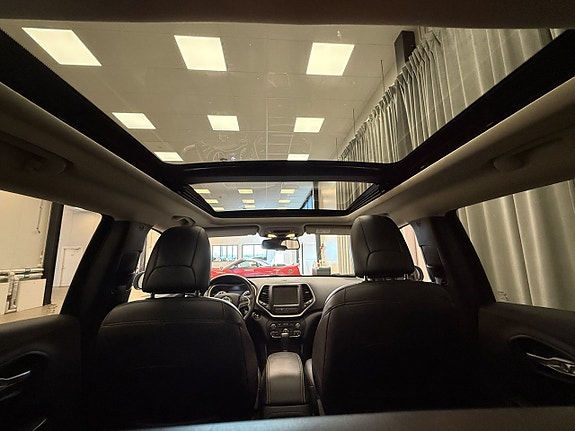 Jeep Cherokee 7 of 16
