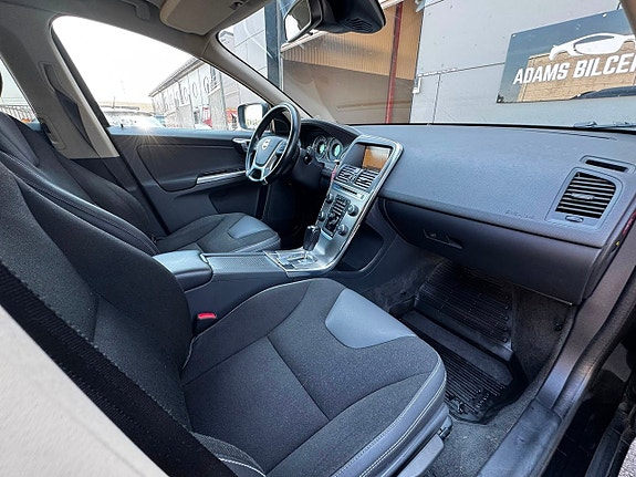 Volvo XC60 30 of 30
