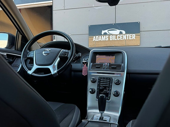 Volvo XC60 12 of 30