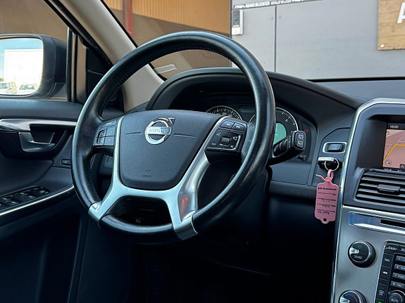 Volvo XC60 11 of 30