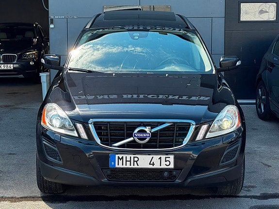 Volvo XC60 2 of 30