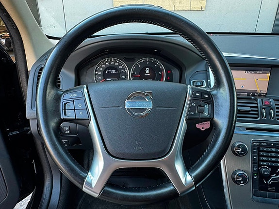 Volvo XC60 10 of 30
