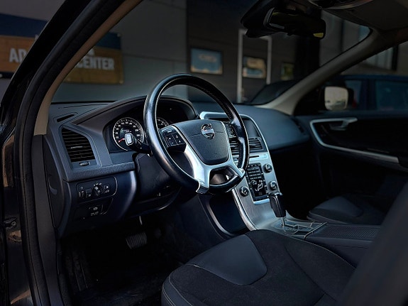Volvo XC60 13 of 30