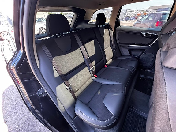 Volvo XC60 25 of 30