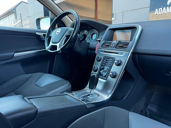 Volvo XC60 14 of 30
