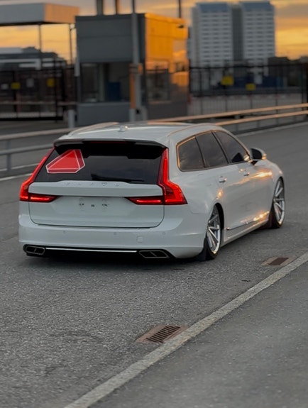 Volvo V90 3 of 12