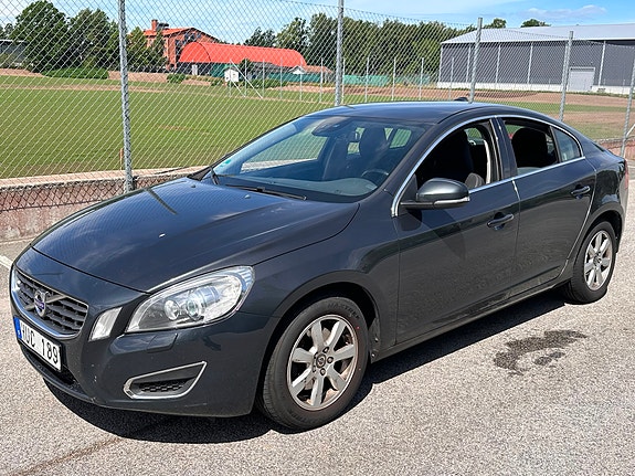 Volvo S60 2 of 4
