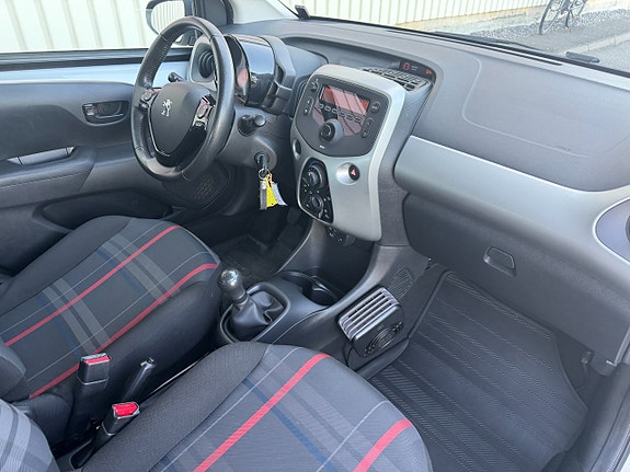 Peugeot 108 2 of 5