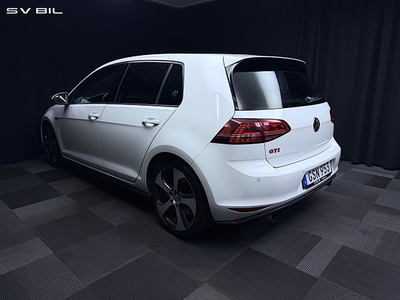 Volkswagen Golf VII 6 of 30