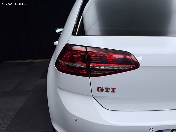 Volkswagen Golf VII 9 of 30