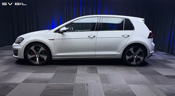 Volkswagen Golf VII 7 of 30