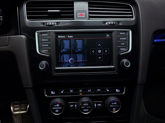 Volkswagen Golf VII 25 of 30