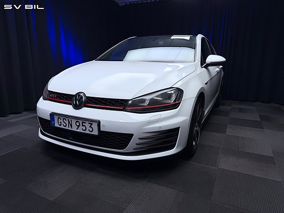 Volkswagen Golf VII 10 of 30
