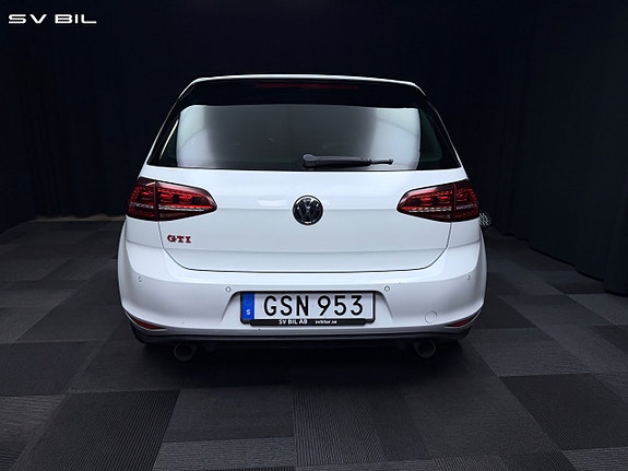 Volkswagen Golf VII 5 of 30