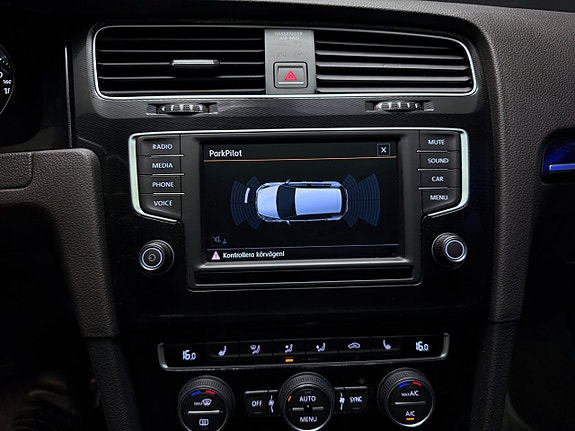 Volkswagen Golf VII 26 of 30