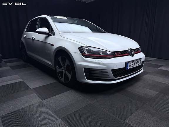 Volkswagen Golf VII 3 of 30