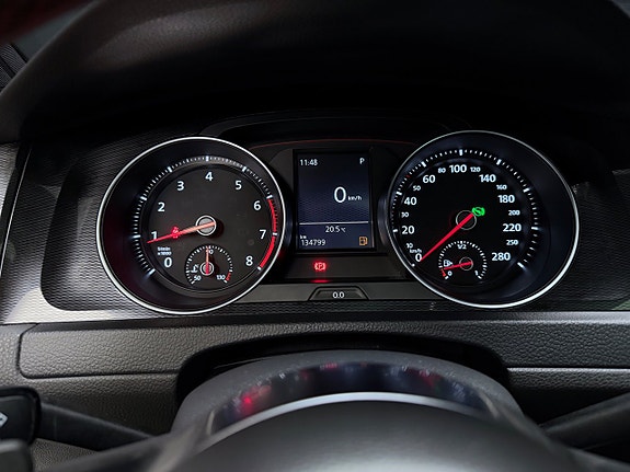 Volkswagen Golf VII 22 of 30