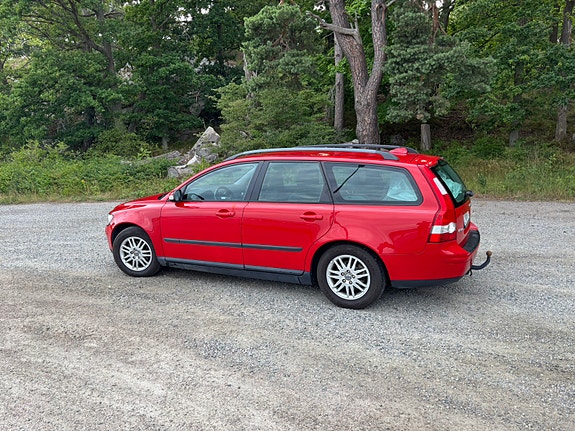 Volvo V50 2 of 5