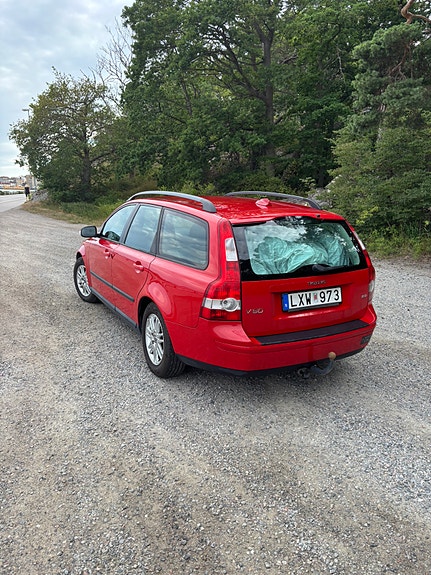 Volvo V50 3 of 5