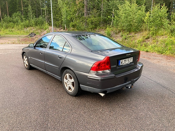 Volvo S60 2 of 7