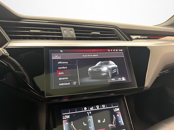Audi e-tron 29 of 30