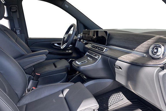 Mercedes-Benz V300 9 of 11