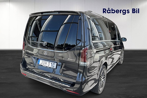Mercedes-Benz V300 4 of 5