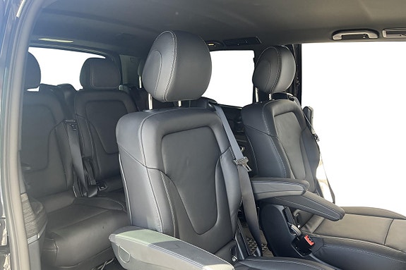 Mercedes-Benz V300 10 of 11