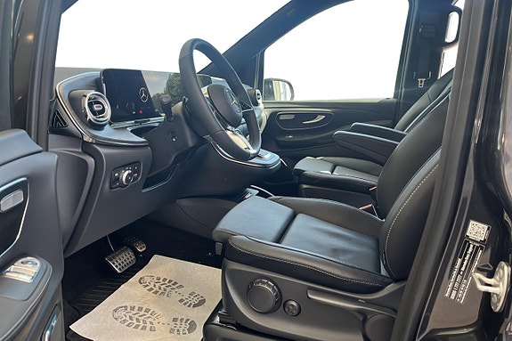 Mercedes-Benz V300 11 of 11