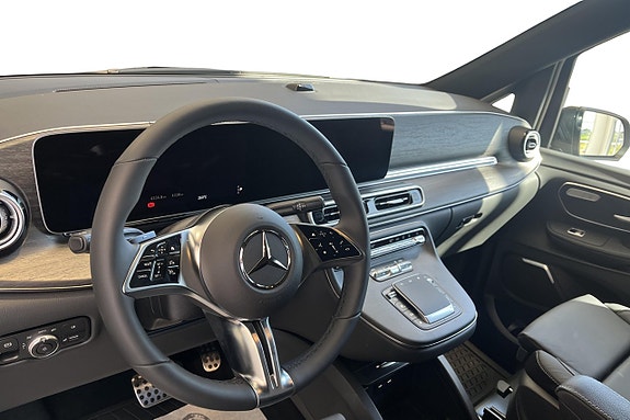 Mercedes-Benz V300 7 of 11