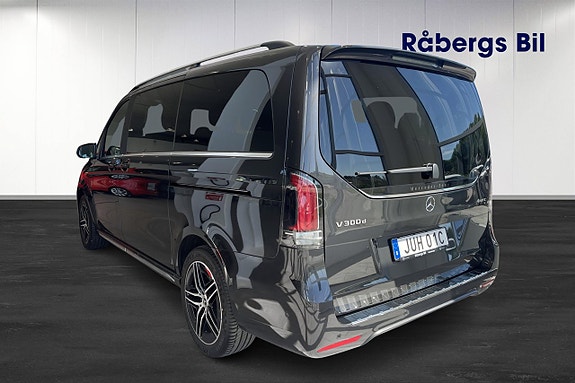 Mercedes-Benz V300 3 of 5