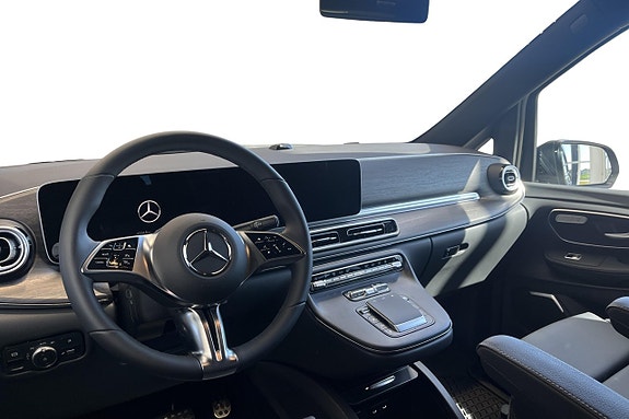 Mercedes-Benz V300 8 of 11