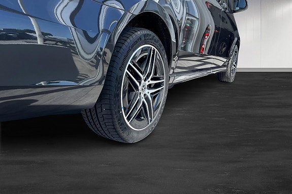 Mercedes-Benz V300 5 of 5