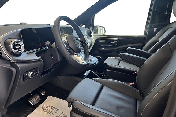 Mercedes-Benz V300 6 of 11