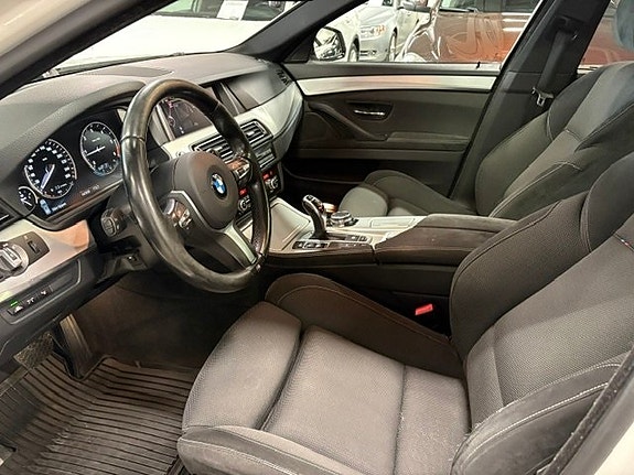 BMW 525d 4 of 5