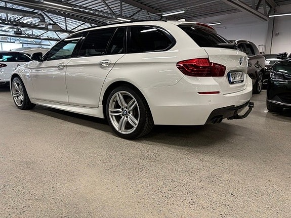 BMW 525d 3 of 5
