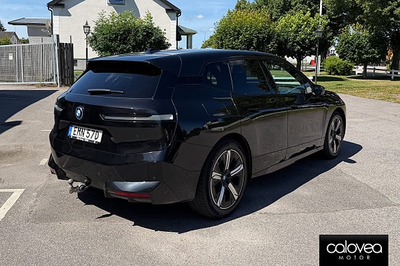 BMW iX 4 of 5